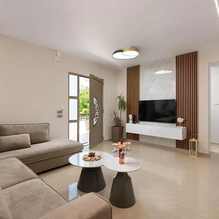 Aelia Luxury Apartment-with Swimming Pool