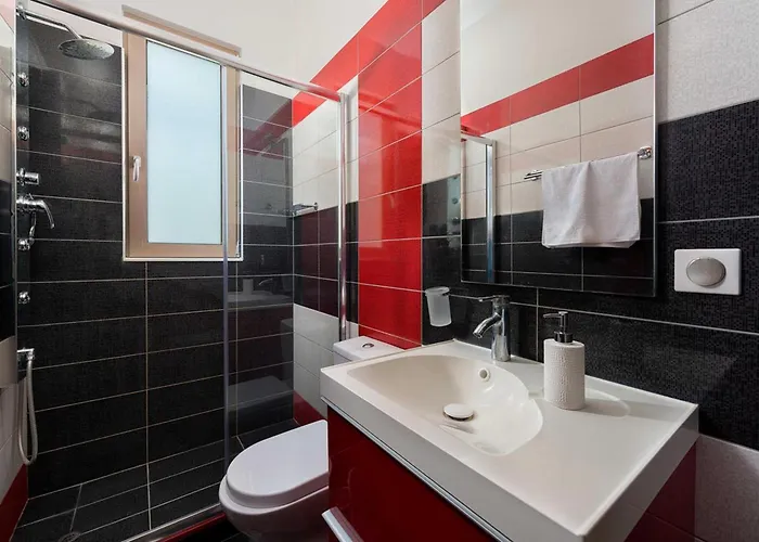 Aelia Luxury Apartment-with Swimming Pool أفانتو