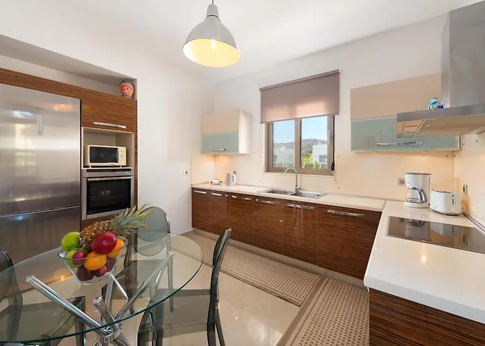 Villa Aelia Luxury Apartment-with Swimming Pool